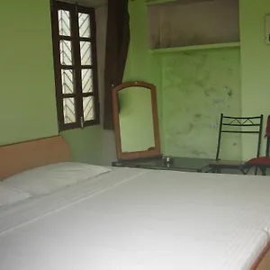 shivakashi-guest-house.hotels-varanasi.com/